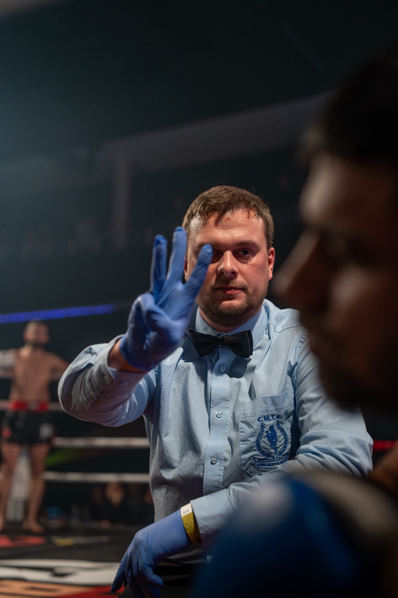 Gladiators Night — rozhodčí v ringu s plnou pozorností