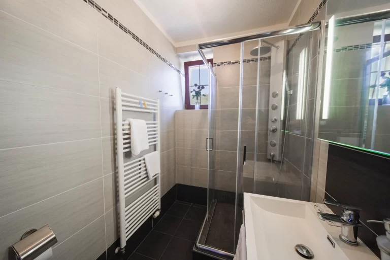 Dvoulůžkový Pokoj s Manželskou Postelí – foto 6